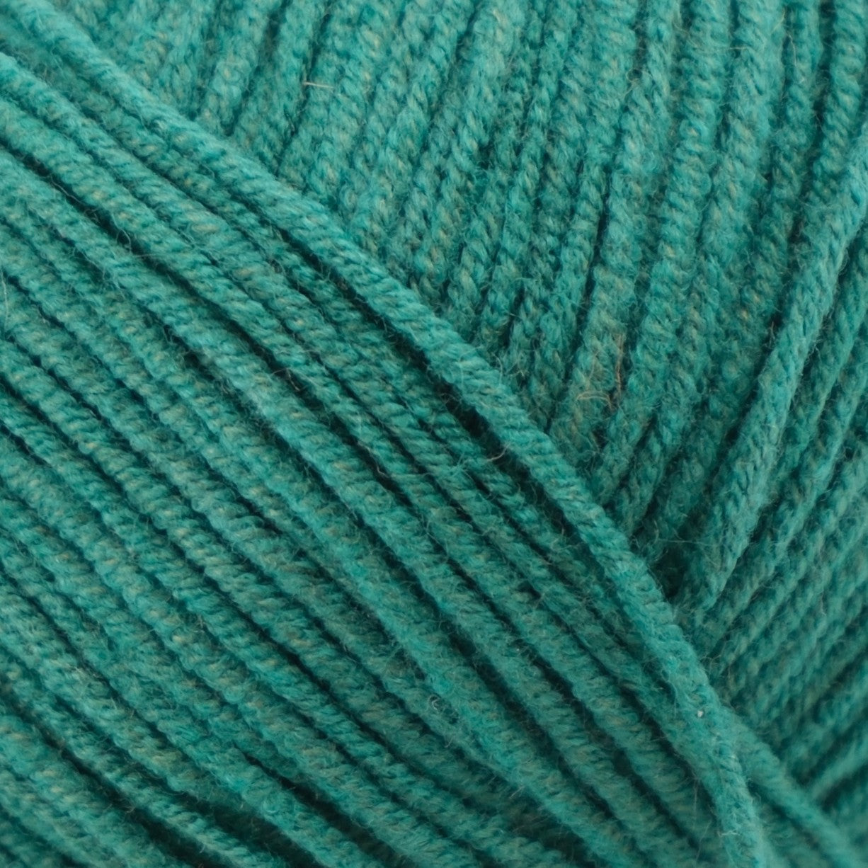 Rozenne Cotton Dream 1131 Emerald Green Surface Rozenneyarns.com